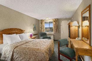 Days Inn By Wyndham Auburn Room photo